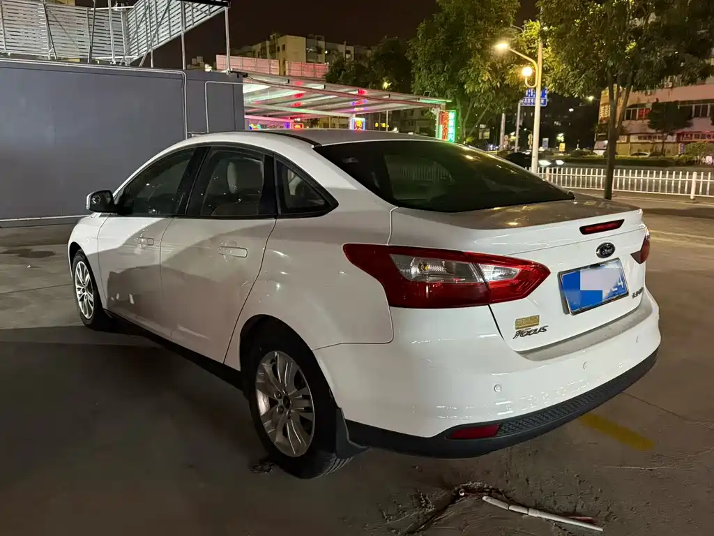 Ford Focus 2015 — фото 3