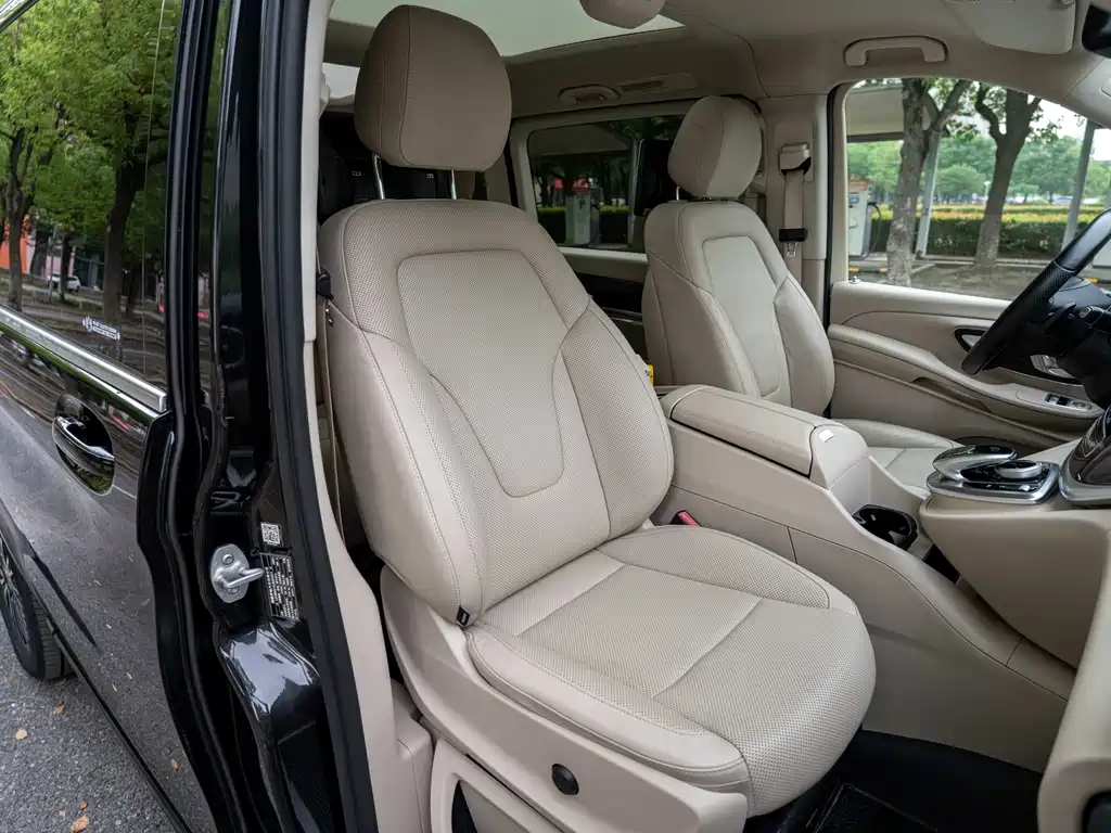 Mercedes-Benz V-Class 2018 — фото 28