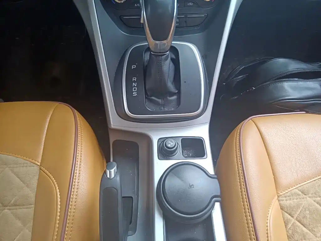 Ford Kuga 2015 — фото 14