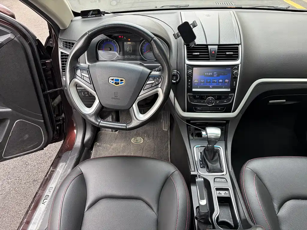 Geely Emgrand 2015 — фото 7