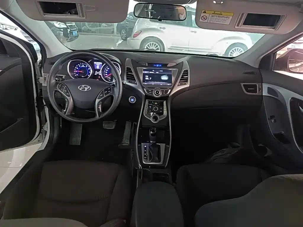 Hyundai Elantra Langdong 2018 — фото 10