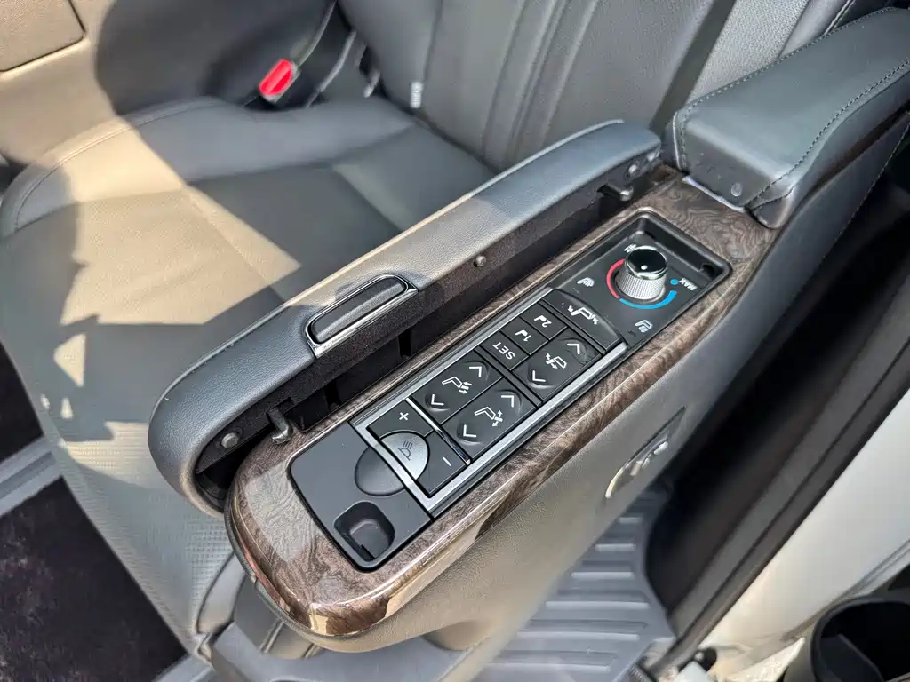 Toyota Alphard 2021 — фото 10