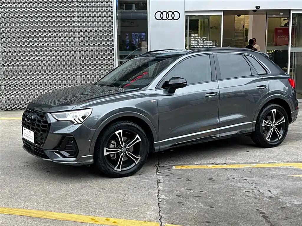 Audi Q3 2021 — фото 1