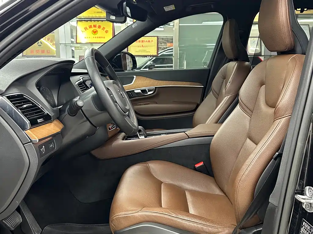 Volvo XC90 2022 — фото 10