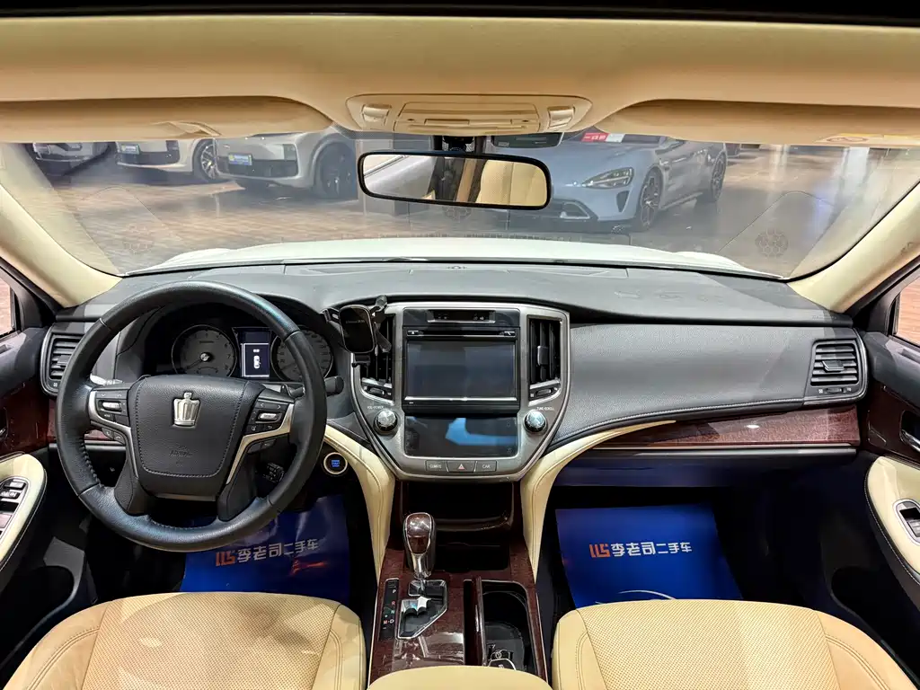 Toyota Crown 2018 — фото 7