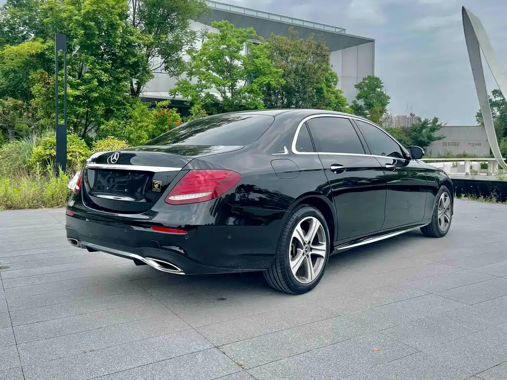Mercedes-Benz E-Class 2018 — фото 18