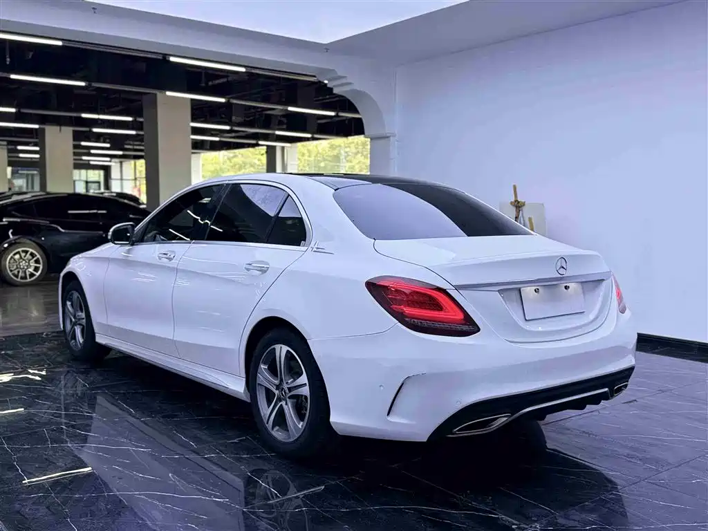 Mercedes-Benz C-Class 2019 — фото 18