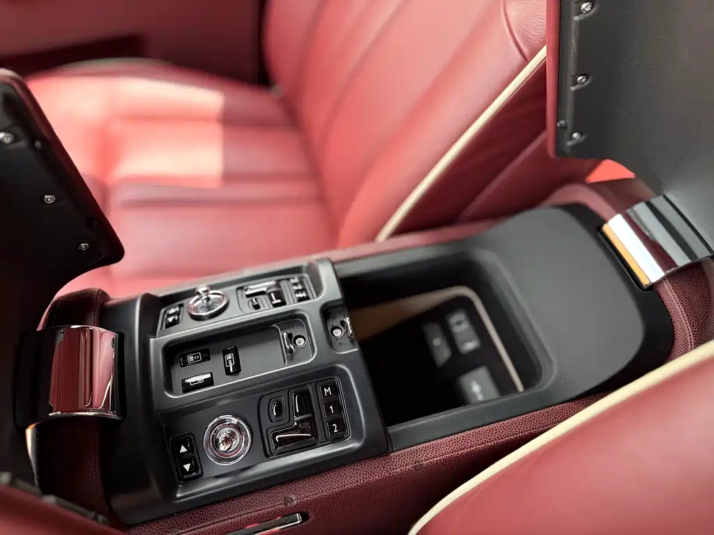 Rolls-Royce Phantom 2015 — фото 17