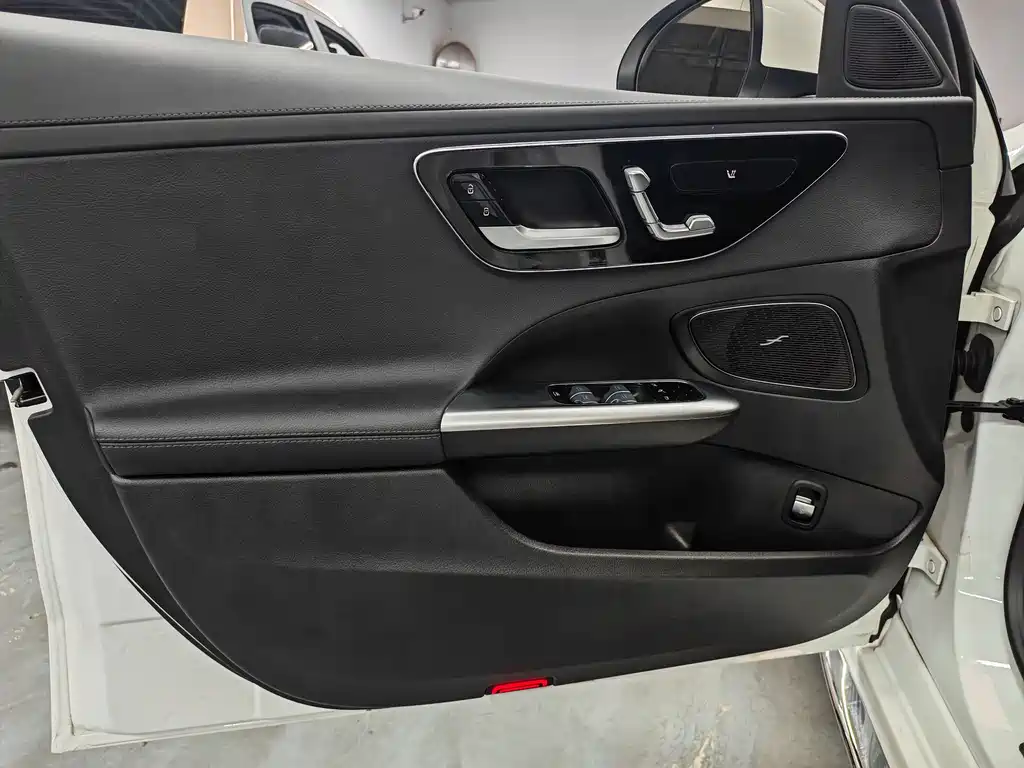 Mercedes-Benz C-Class 2023 — фото 11