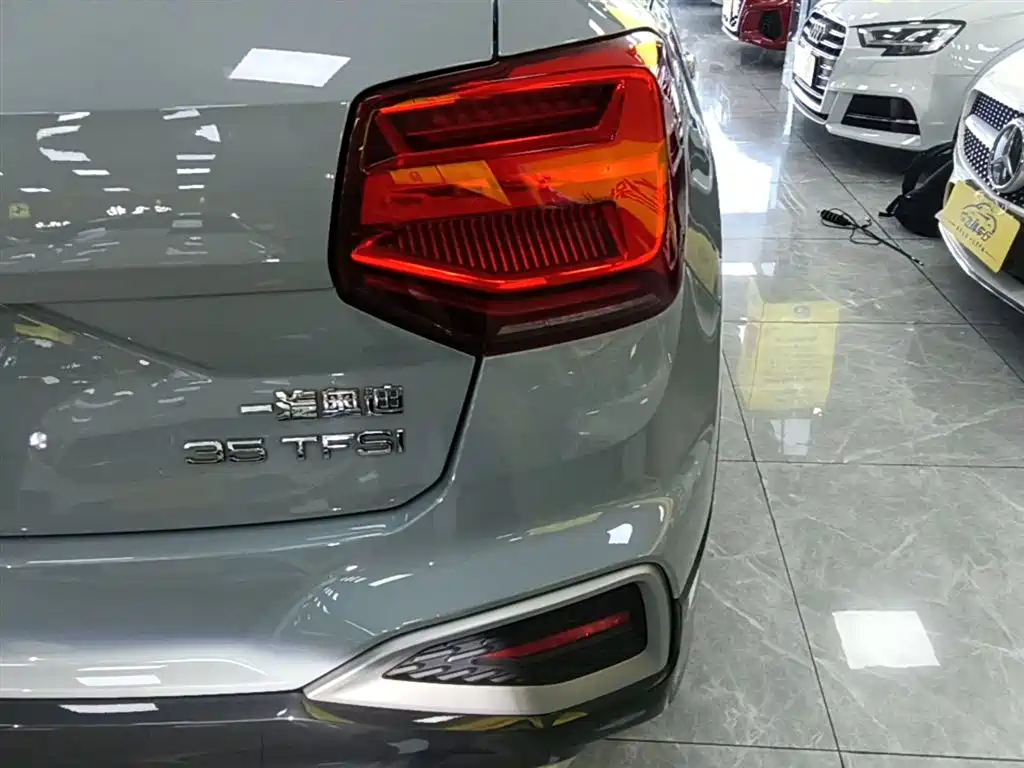 Audi Q2L 2022 — фото 8
