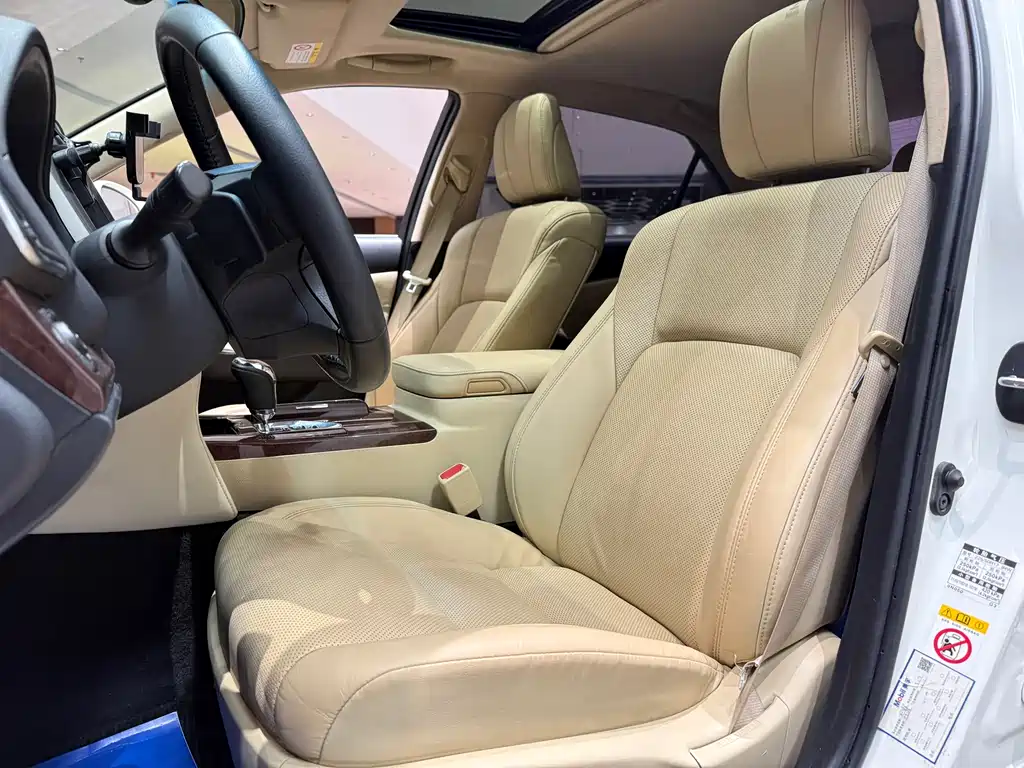 Toyota Crown 2018 — фото 19