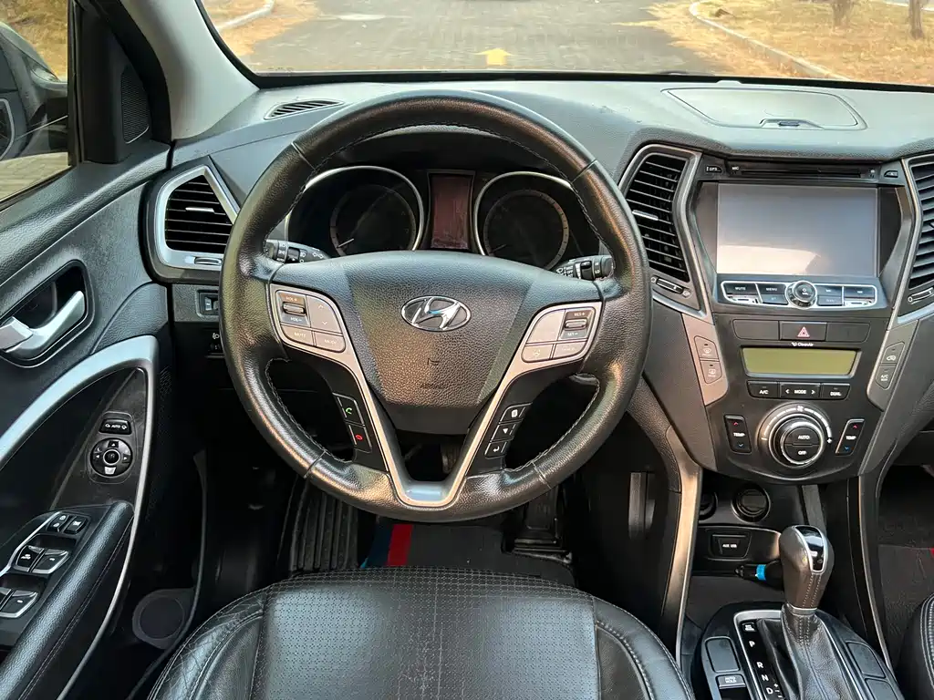 Hyundai Santa Fe 2015 — фото 14