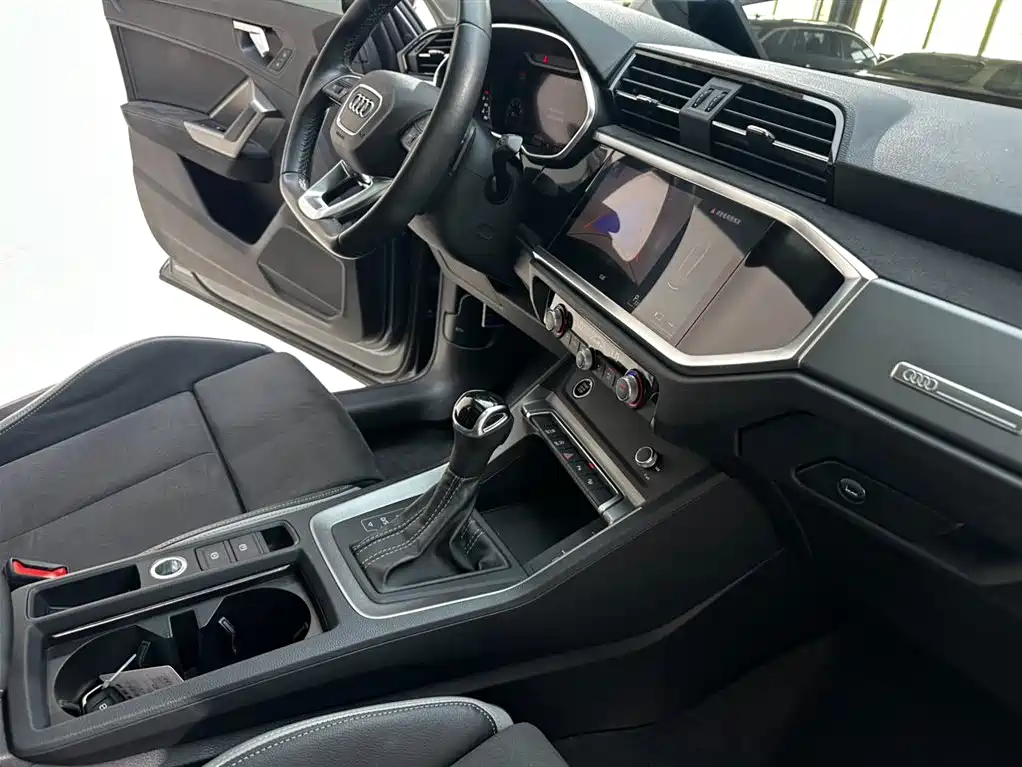 Audi Q3 2022 — фото 14