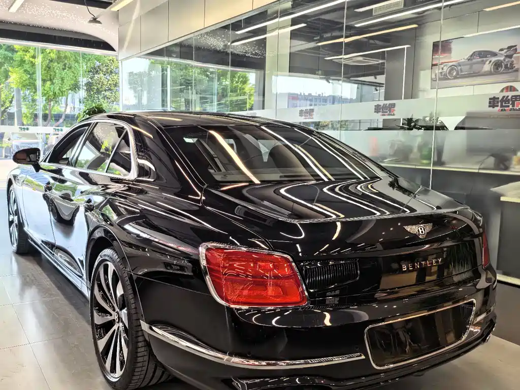 Bentley Flying Spur 2023 — фото 2