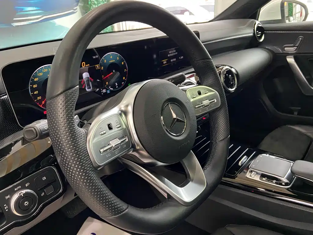 Mercedes-Benz A-Class 2020 — фото 10