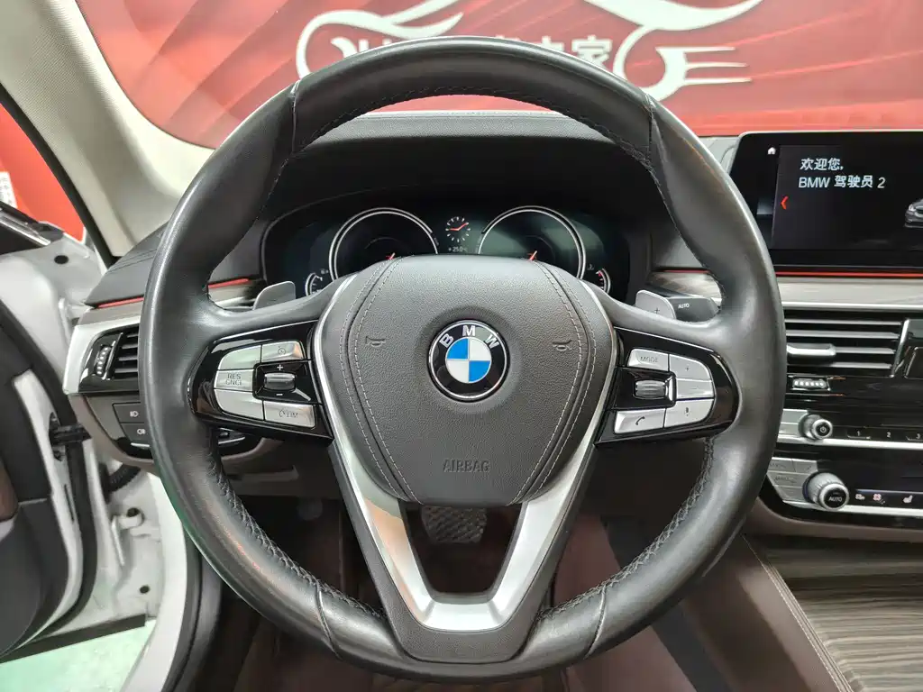 BMW 5 Series 2018 — фото 12