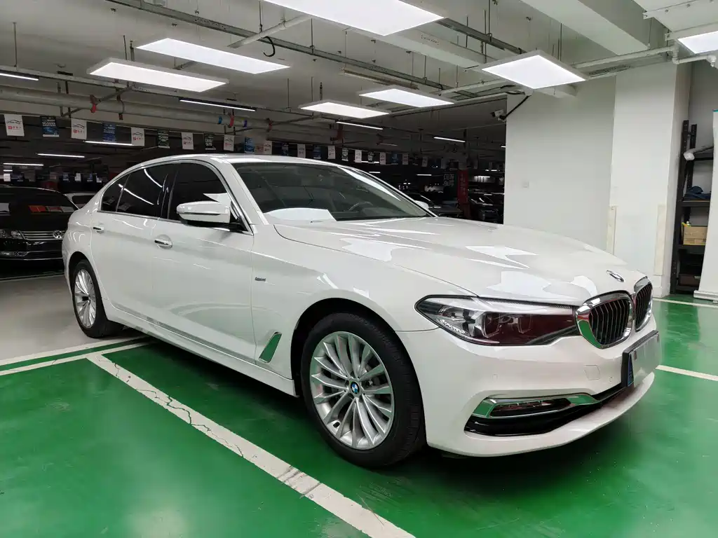 BMW 5 Series 2018 — фото 3
