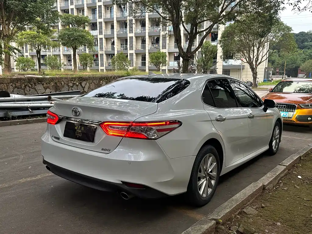 Toyota Camry 2022 — фото 10