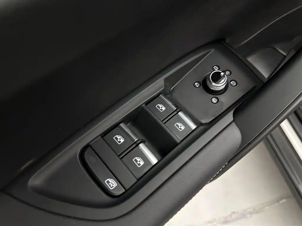 Audi Q5L 2022 — фото 24