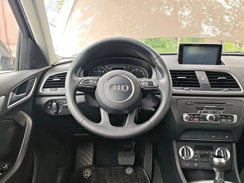 Audi Q3 2014 — фото 11