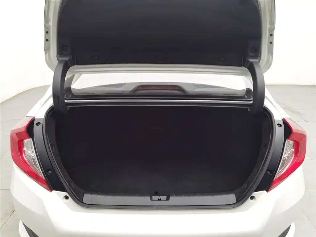 Honda Civic 2019 — фото 16