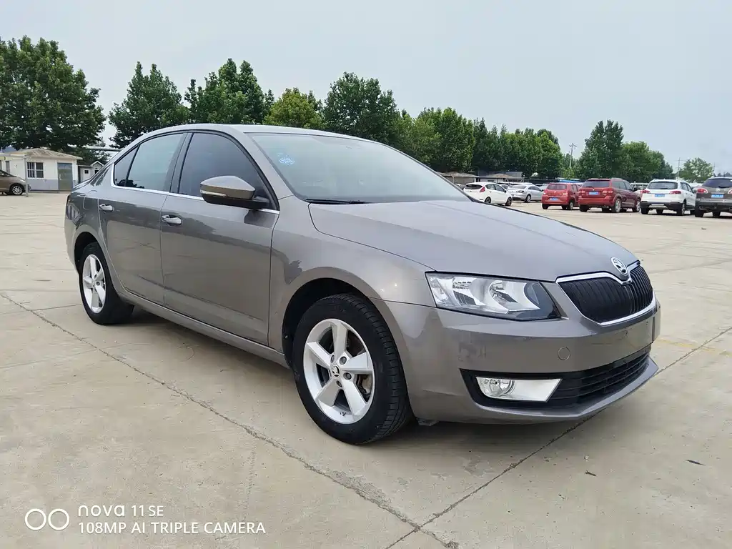 Skoda Octavia 2015 — фото 3