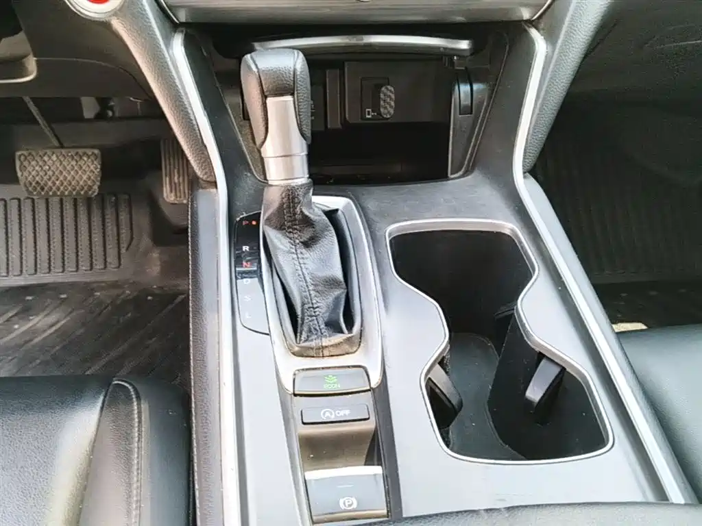 Honda Accord 2022 — фото 14