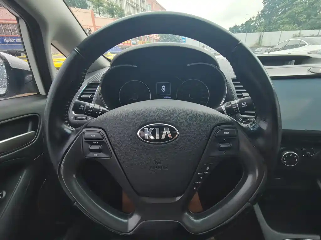 Kia K3 2016 — фото 16