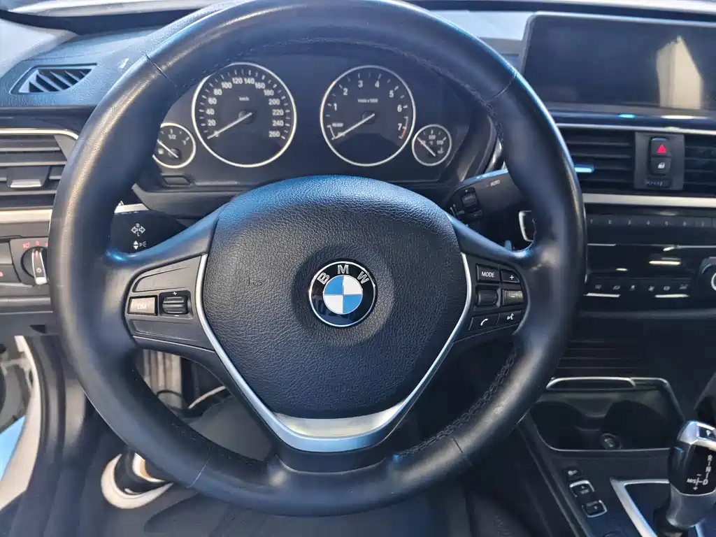 BMW 3 Series 2018 — фото 7