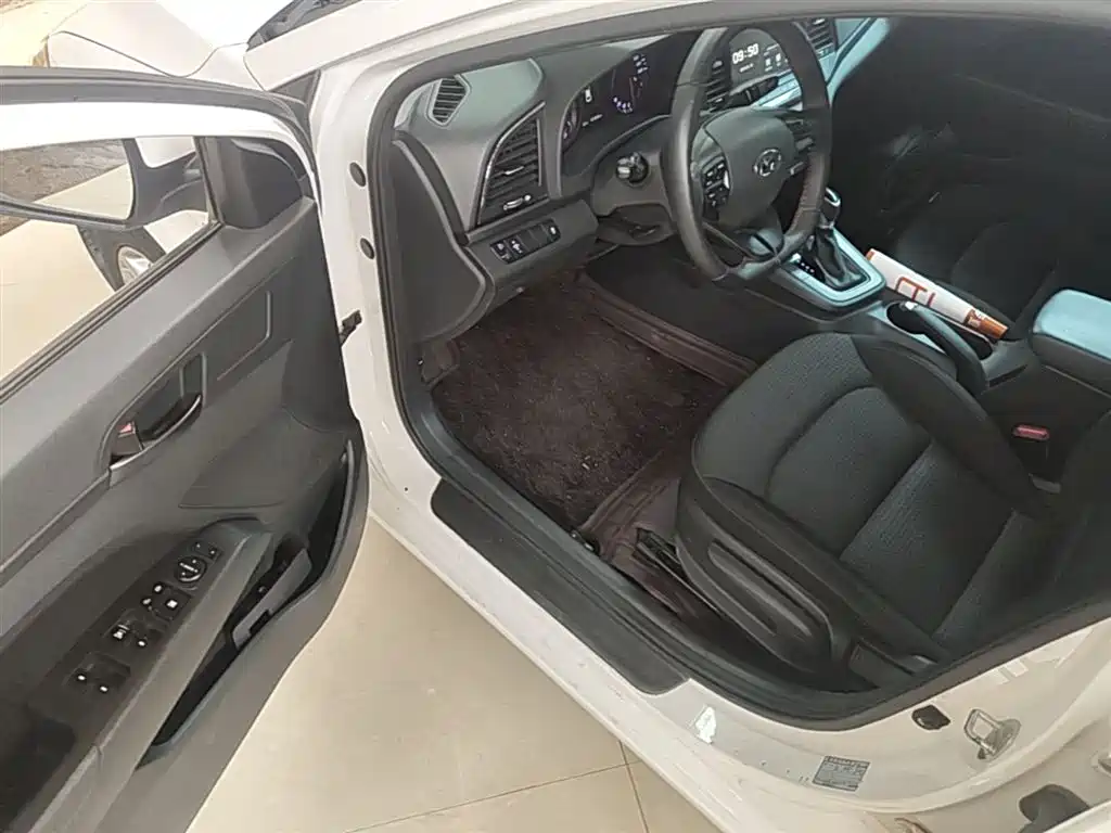 Hyundai Elantra 2016 — фото 16
