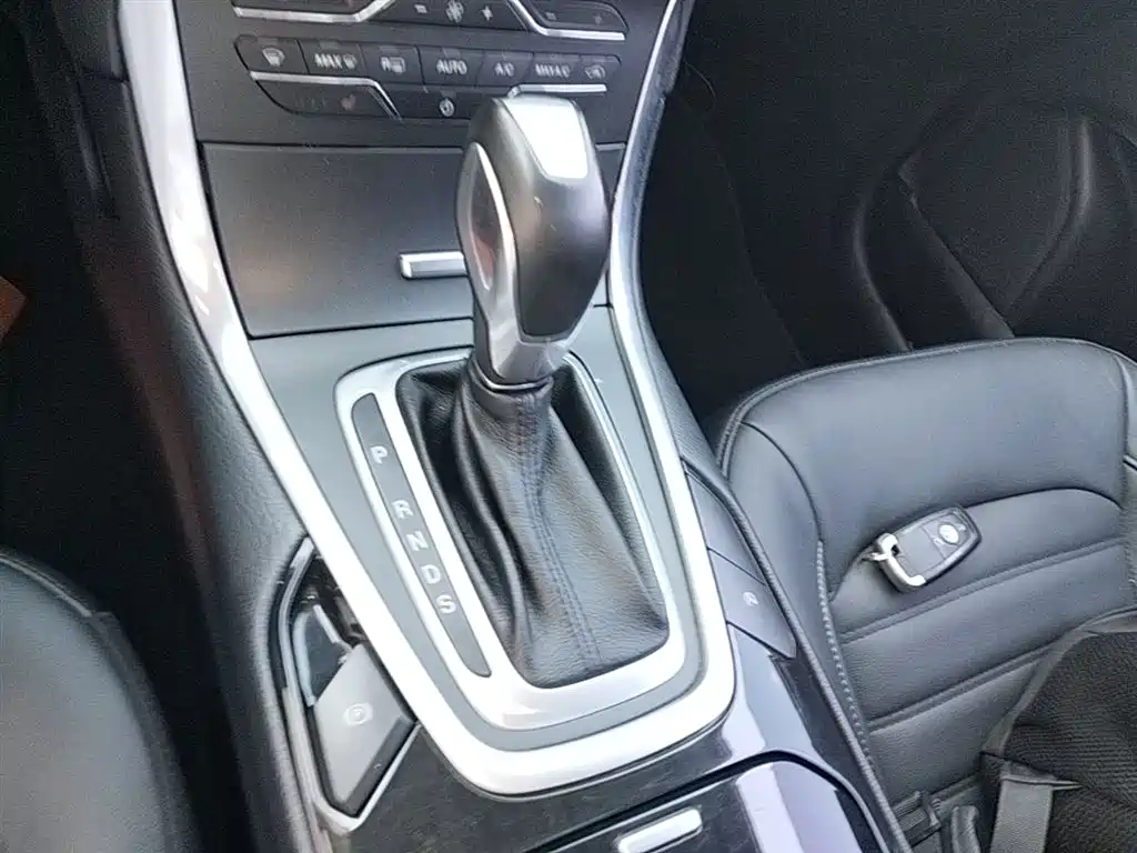 Ford Edge 2017 — фото 14