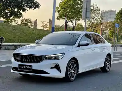 Geely Emgrand 2022
