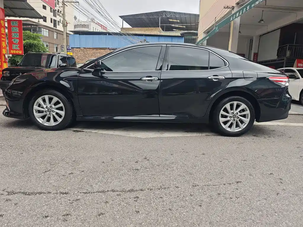 Toyota Camry 2021 — фото 8