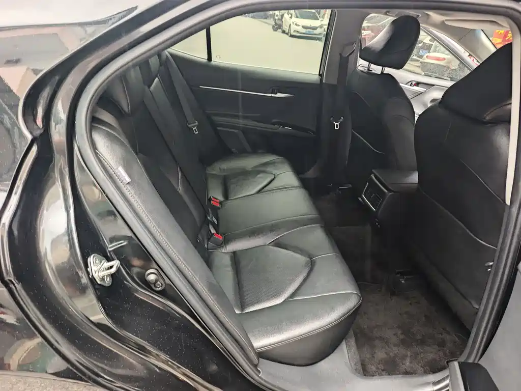 Toyota Camry 2021 — фото 11