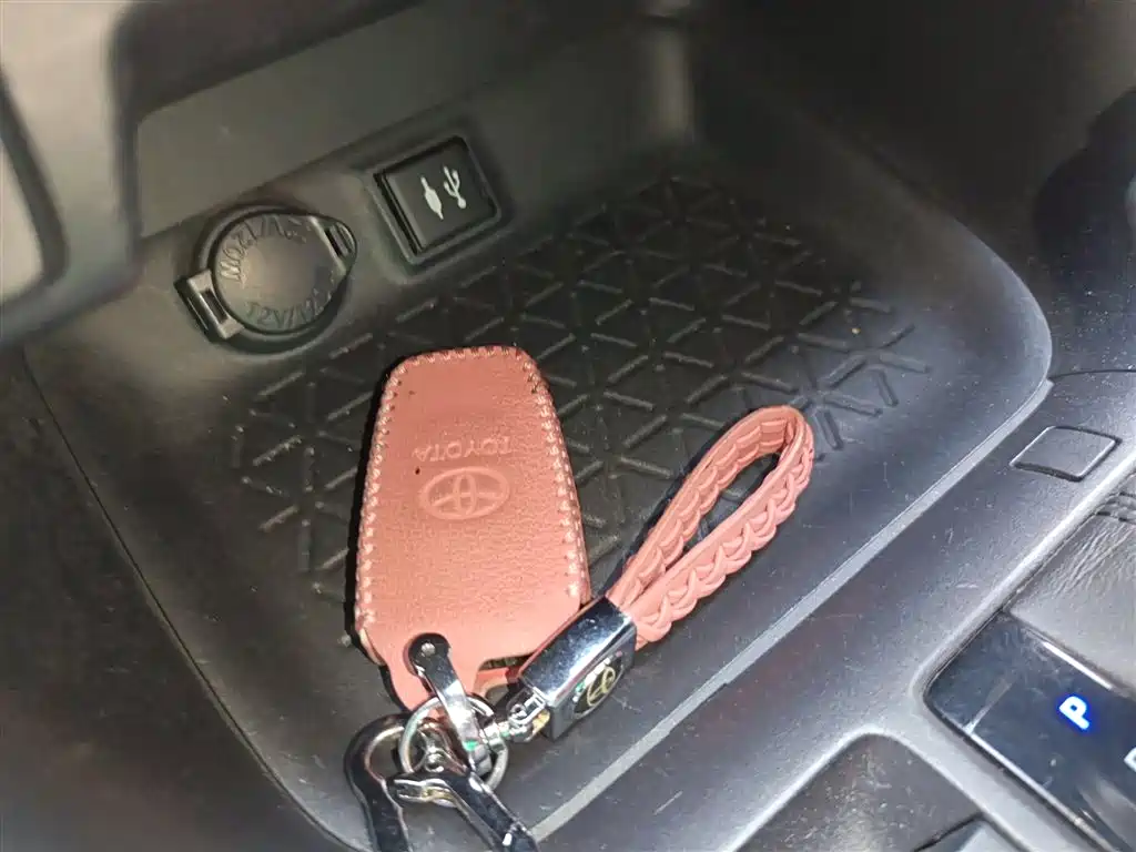 Toyota RAV4 2020 — фото 17