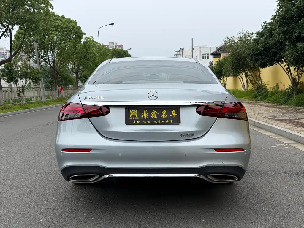 Mercedes-Benz E-Class 2023 — фото 12