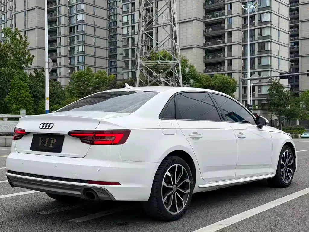 Audi A4L 2018 — фото 5