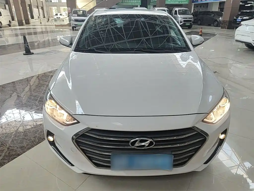Hyundai Elantra 2016 — фото 3