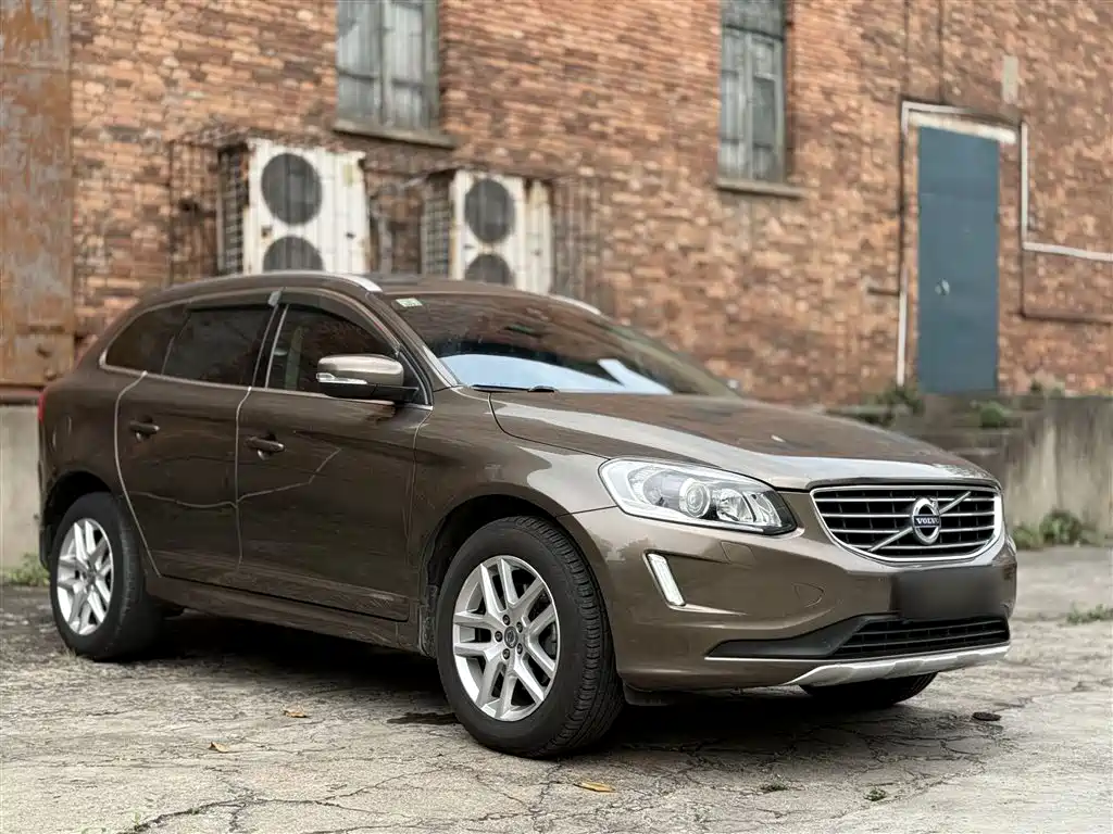 Volvo XC60 2017 — фото 11