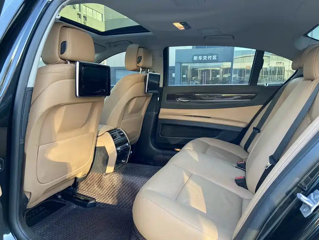 BMW 7 Series 2014 — фото 16
