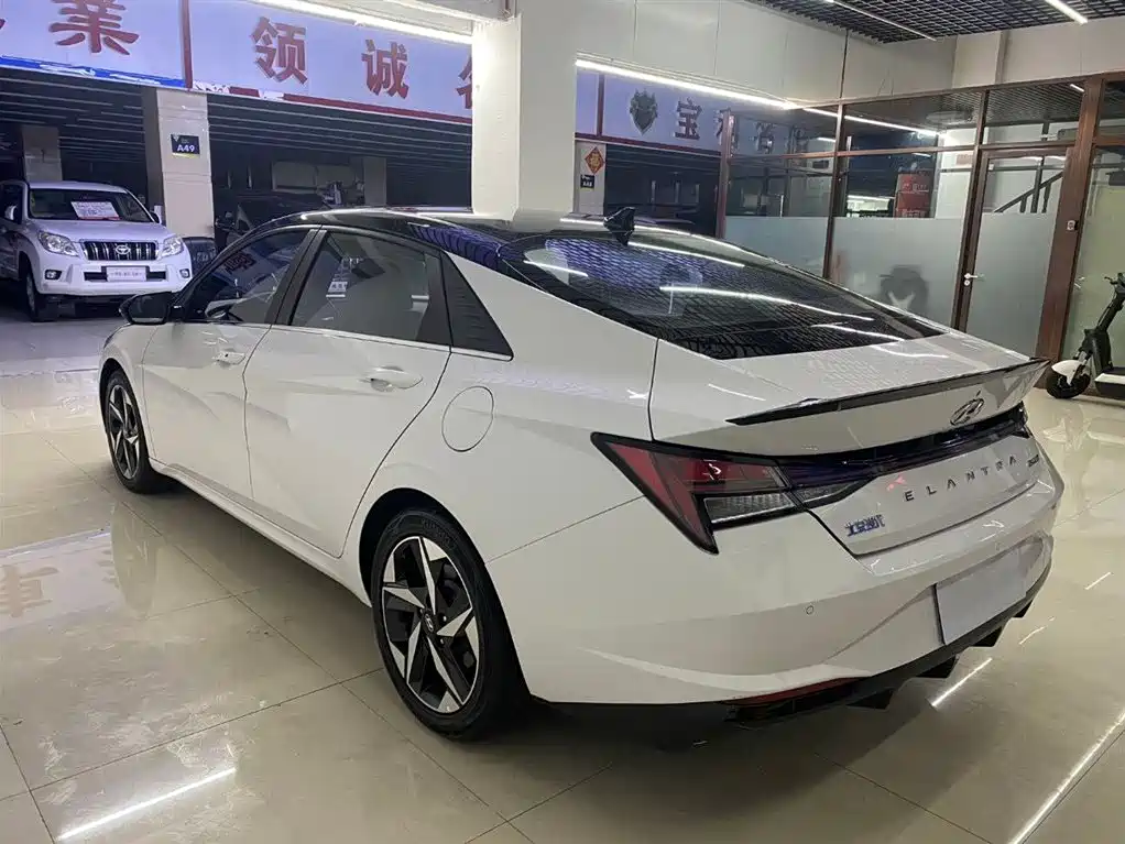 Hyundai Elantra 2022 — фото 4
