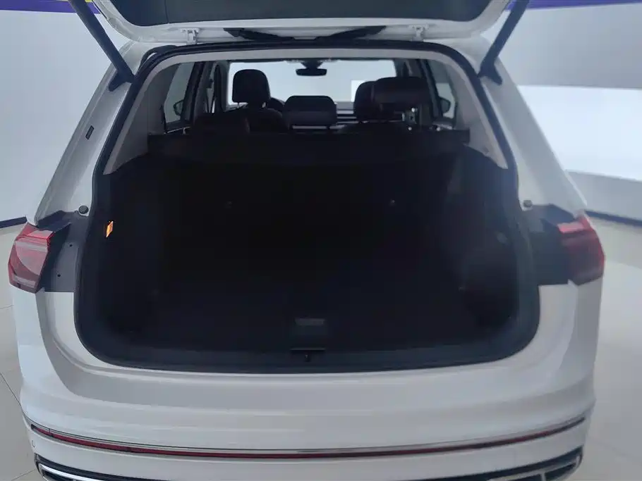 Volkswagen Tiguan L PHEV 2024 — фото 4