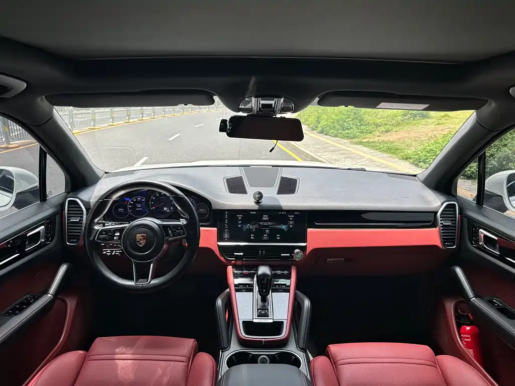 Porsche Cayenne 2019 — фото 10