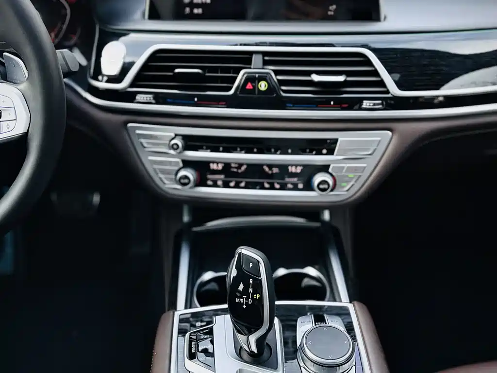 BMW 7 Series 2020 — фото 12