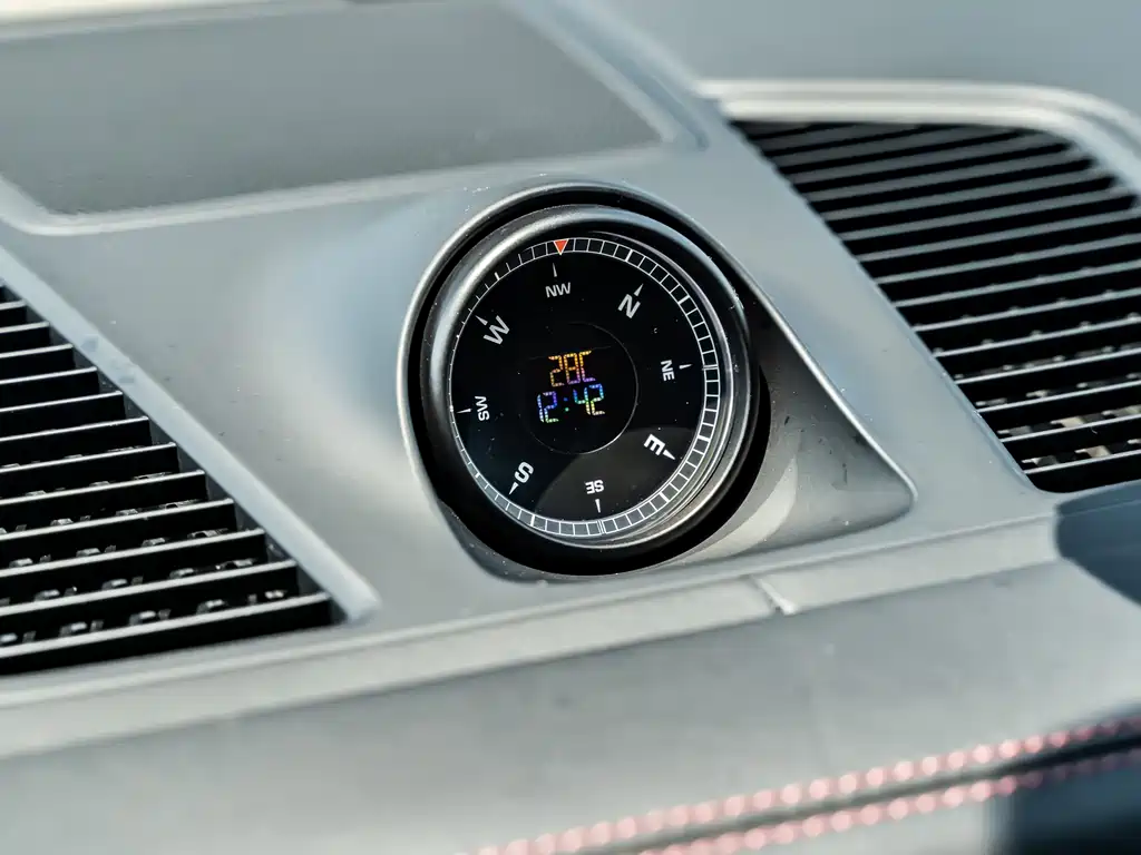 Porsche Cayenne 2018 — фото 19