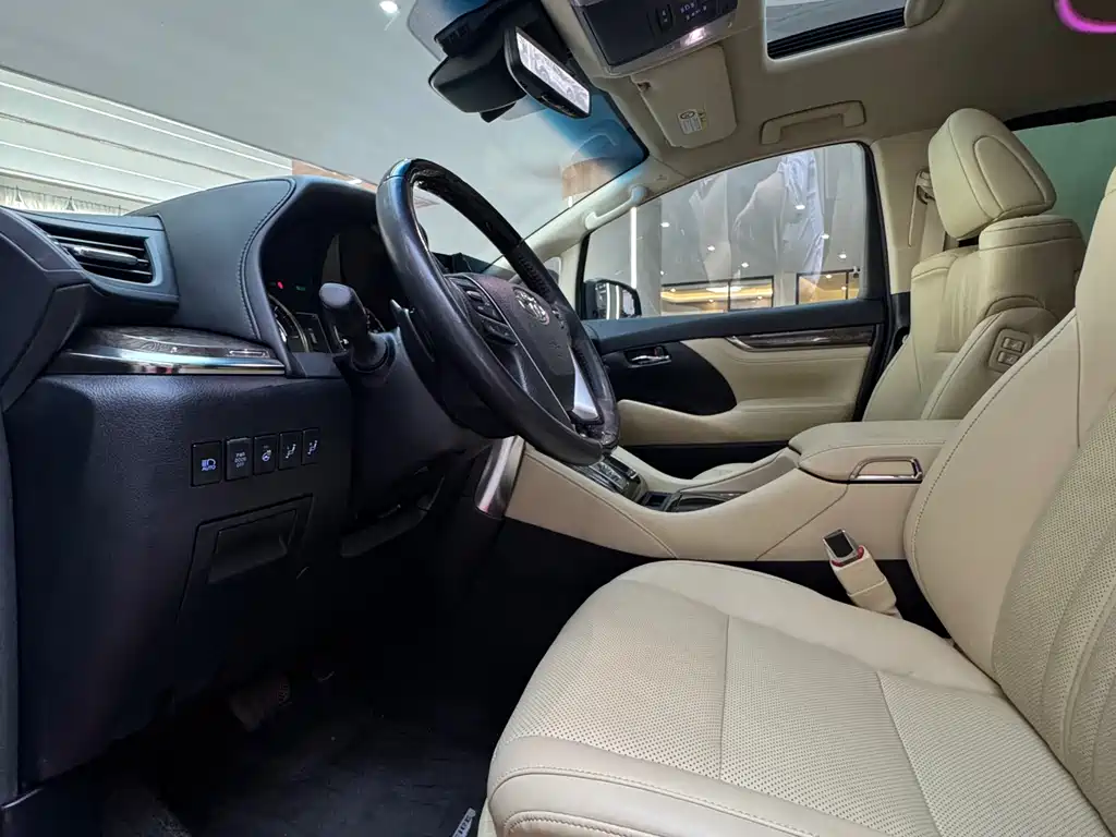 Toyota Vellfire 2023 — фото 12