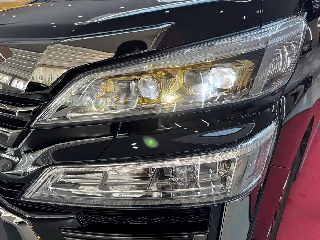 Toyota Vellfire 2023 — фото 32