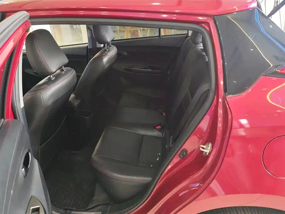 Toyota Yaris L 2021 — фото 11