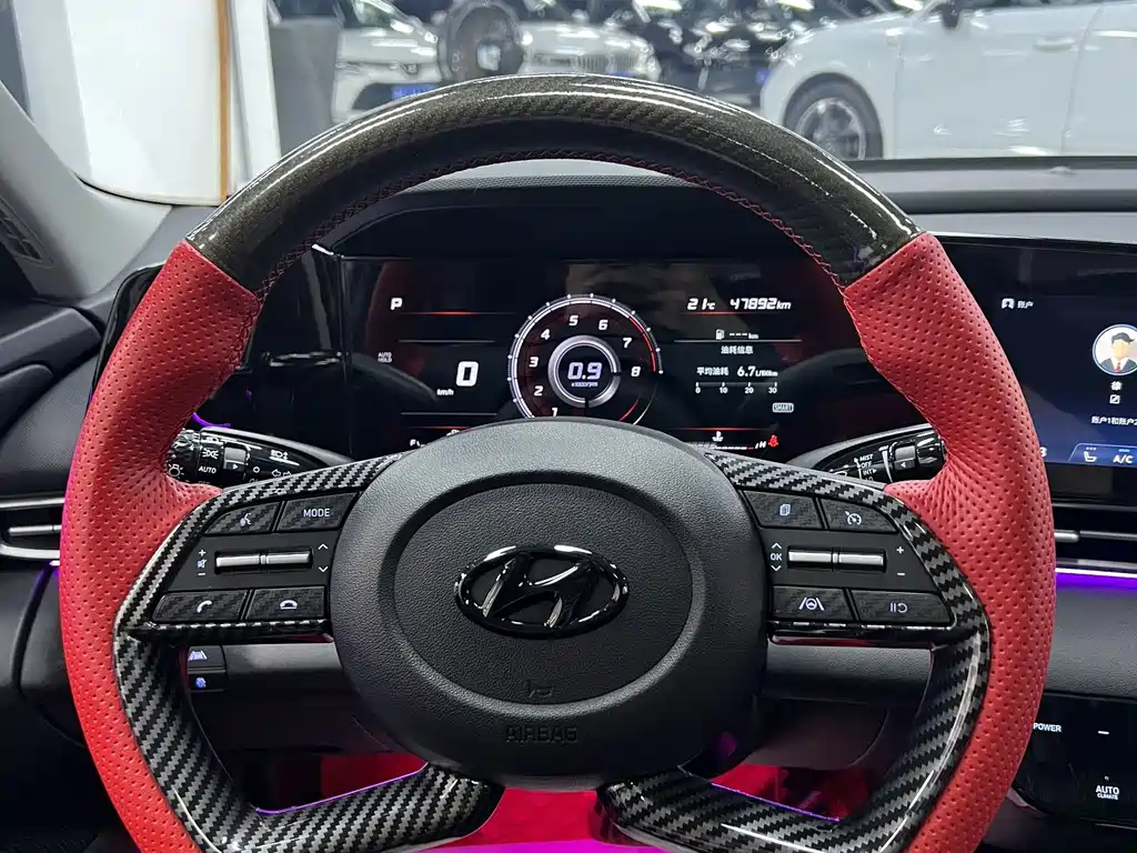 Hyundai Elantra 2023 — фото 11
