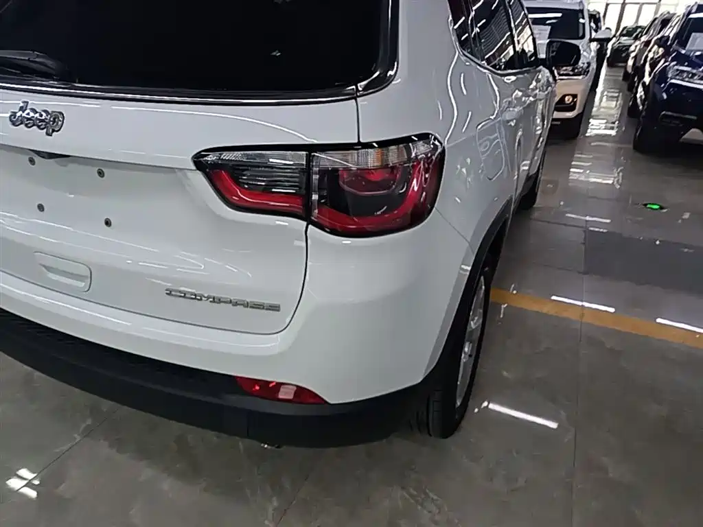 Jeep Compass 2020 — фото 8